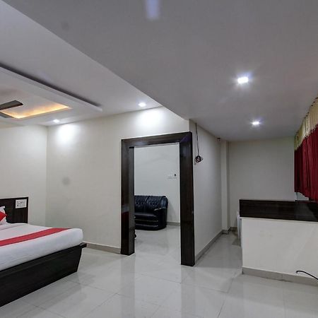 Collection O 38566 Mk Hotel And Lodge Gulbarga Bagian luar foto