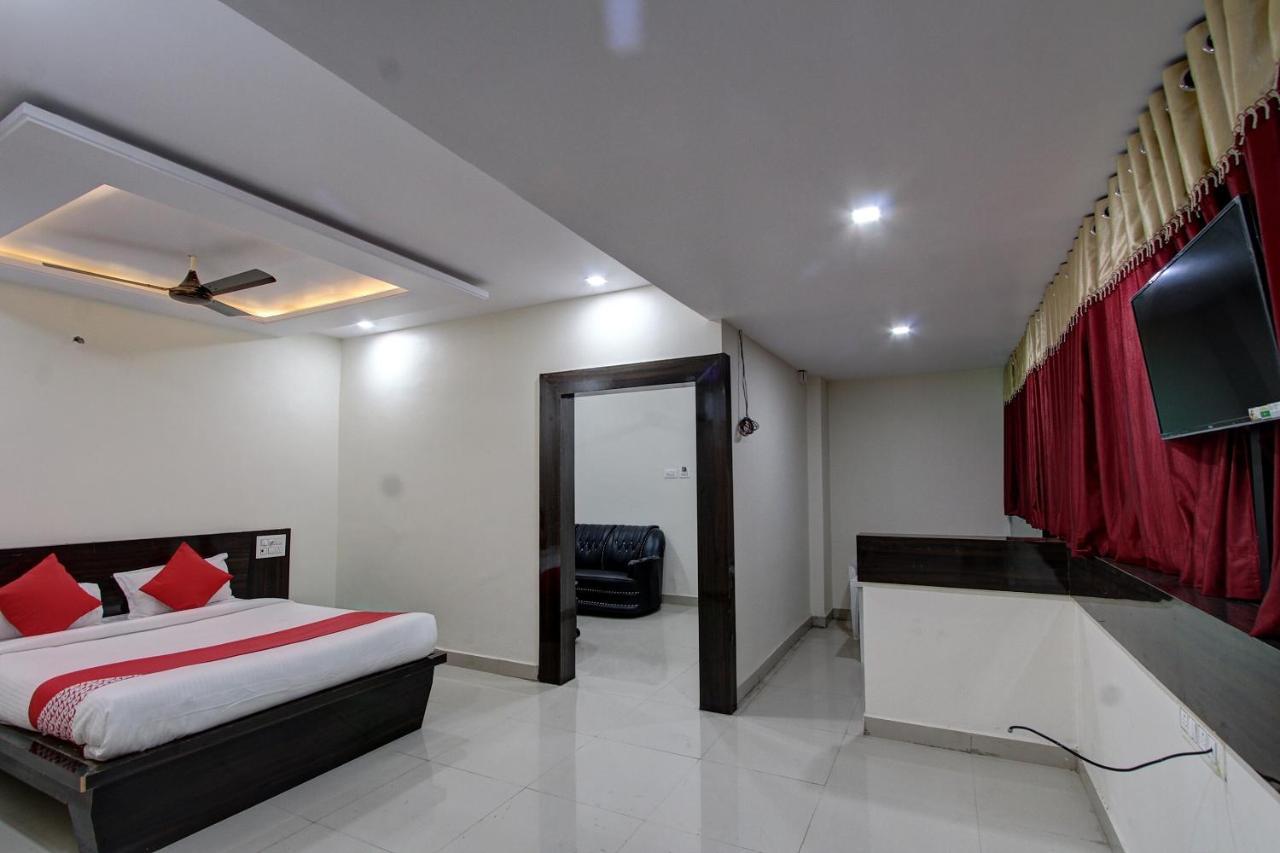 Collection O 38566 Mk Hotel And Lodge Gulbarga Bagian luar foto