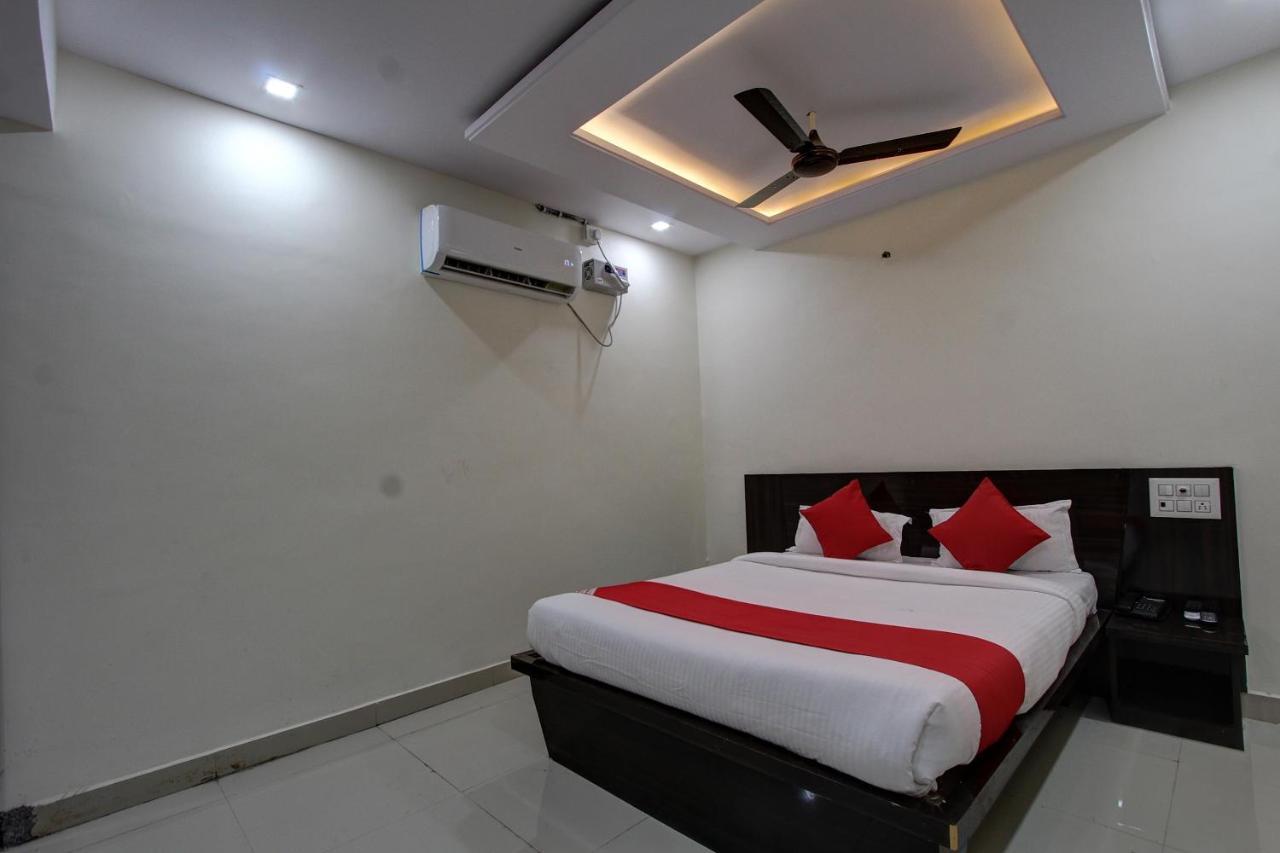 Collection O 38566 Mk Hotel And Lodge Gulbarga Bagian luar foto