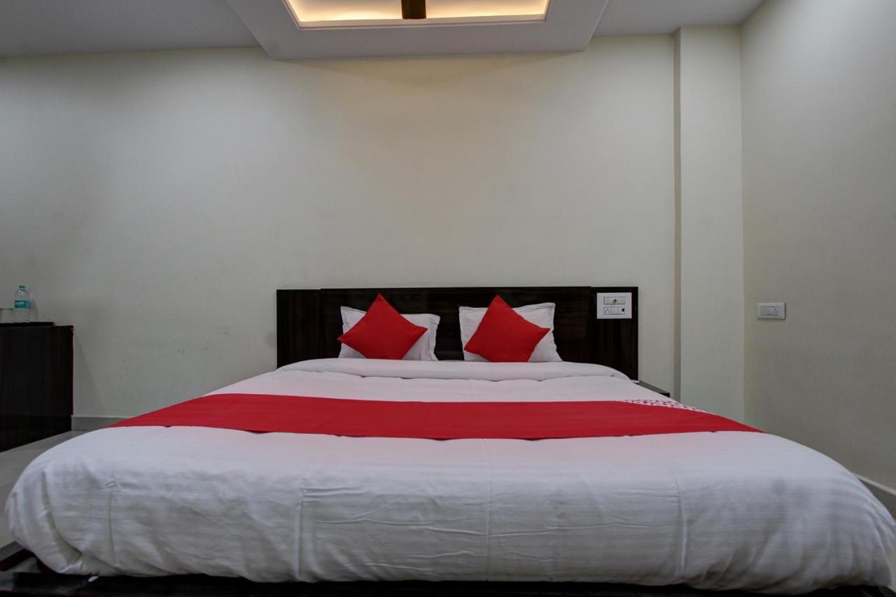 Collection O 38566 Mk Hotel And Lodge Gulbarga Bagian luar foto