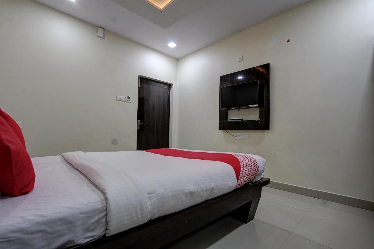 Collection O 38566 Mk Hotel And Lodge Gulbarga Bagian luar foto