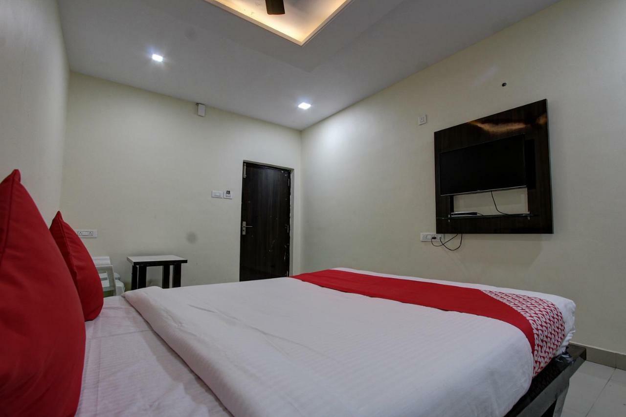 Collection O 38566 Mk Hotel And Lodge Gulbarga Bagian luar foto