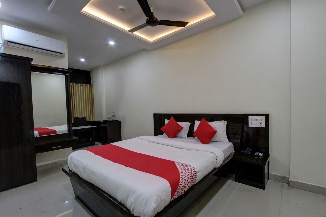 Collection O 38566 Mk Hotel And Lodge Gulbarga Bagian luar foto
