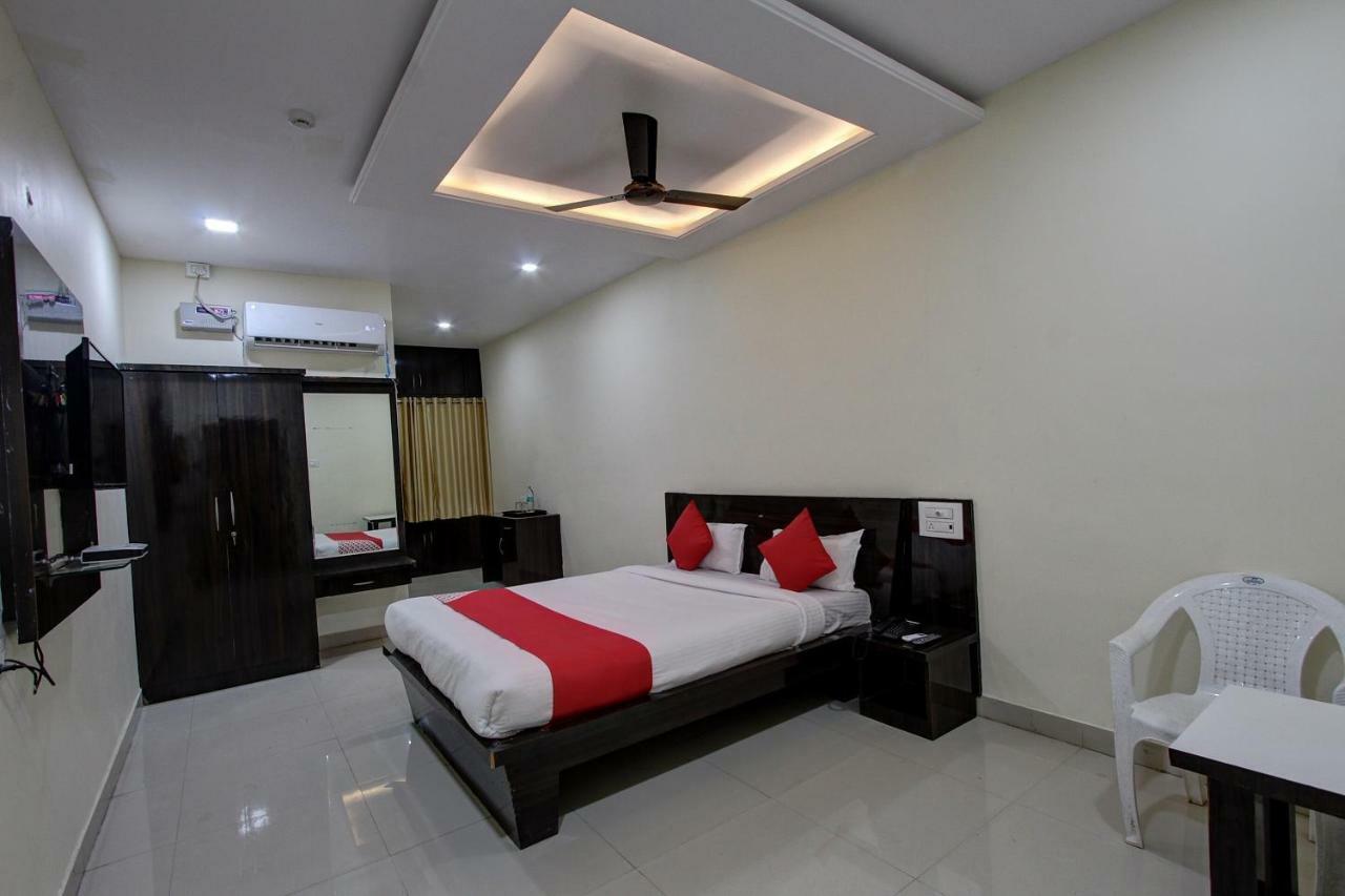 Collection O 38566 Mk Hotel And Lodge Gulbarga Bagian luar foto