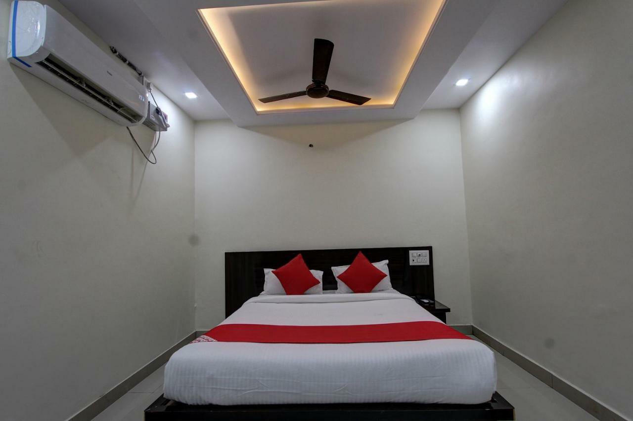 Collection O 38566 Mk Hotel And Lodge Gulbarga Bagian luar foto