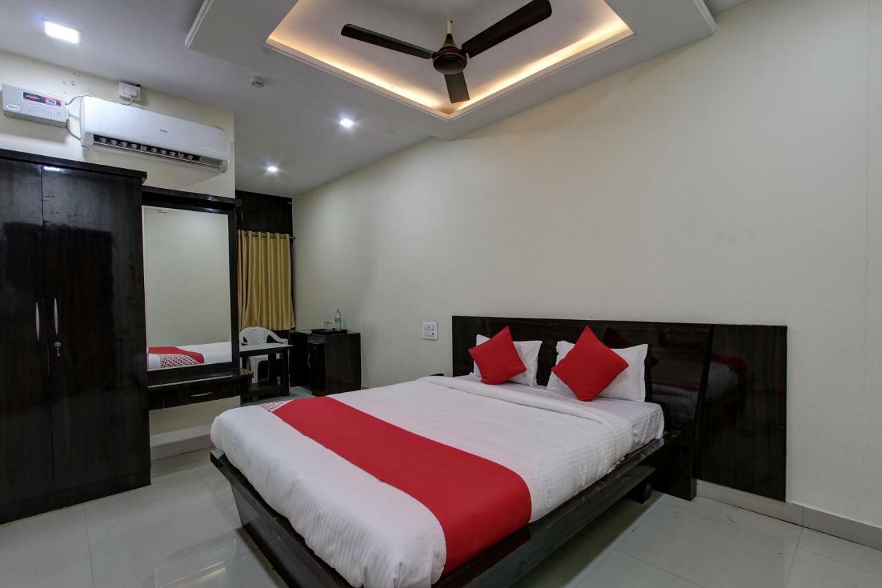 Collection O 38566 Mk Hotel And Lodge Gulbarga Bagian luar foto
